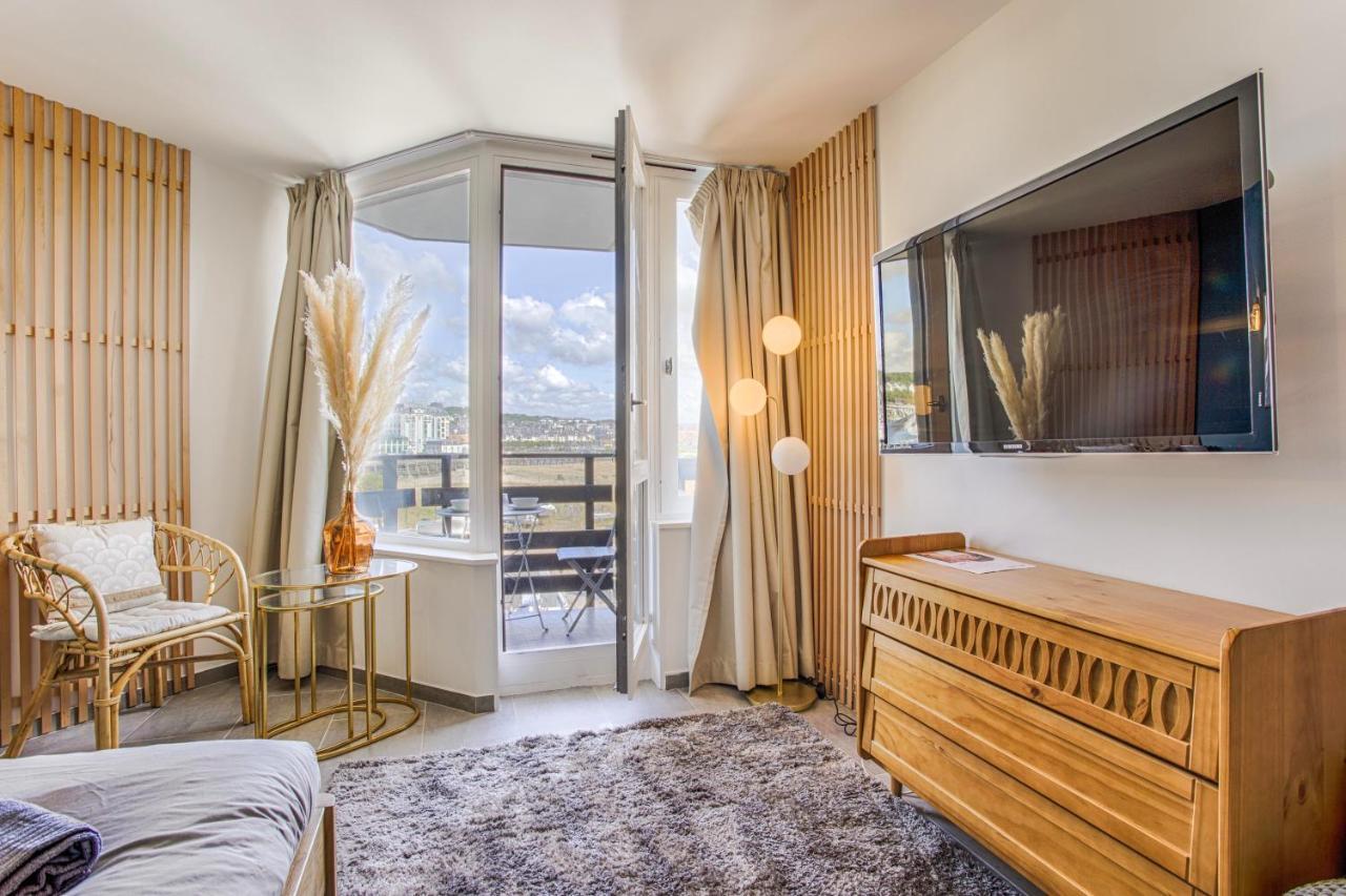 La Rev'Rie - Vue Sur Mer Avec Balcon Deauville Bagian luar foto