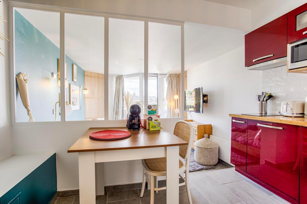 La Rev'Rie - Vue Sur Mer Avec Balcon Deauville Bagian luar foto