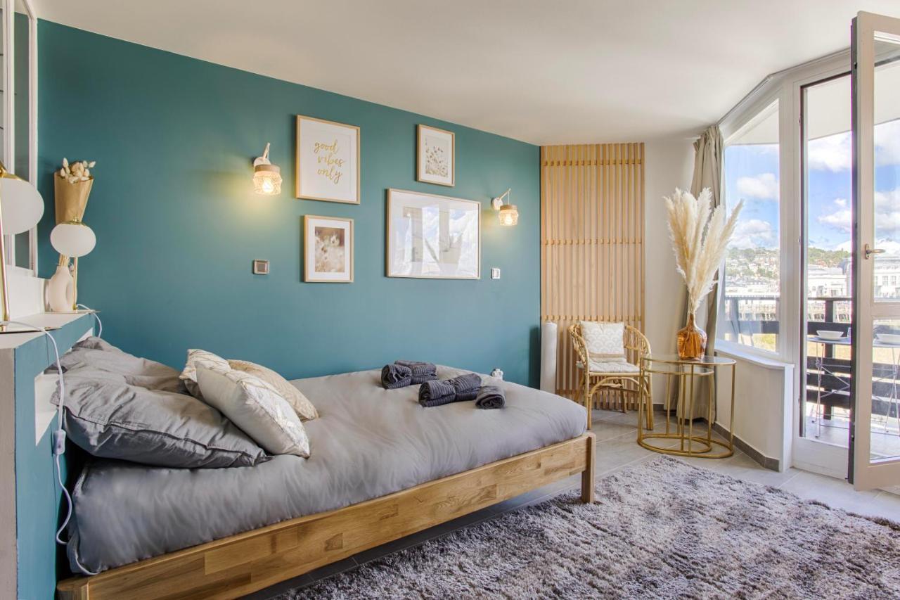 La Rev'Rie - Vue Sur Mer Avec Balcon Deauville Bagian luar foto