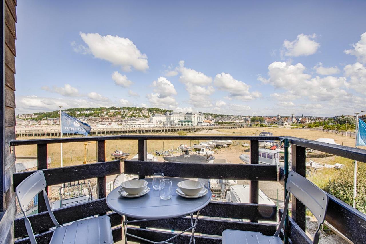 La Rev'Rie - Vue Sur Mer Avec Balcon Deauville Bagian luar foto